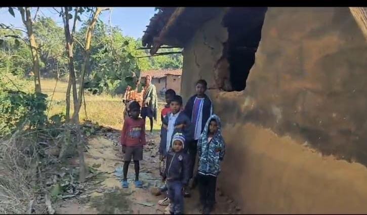 गुमला में हाथियों के झुंड ने मचाया उत्पात, घर और फसलों को पहुंचाया नुकसान 2 gumla 2