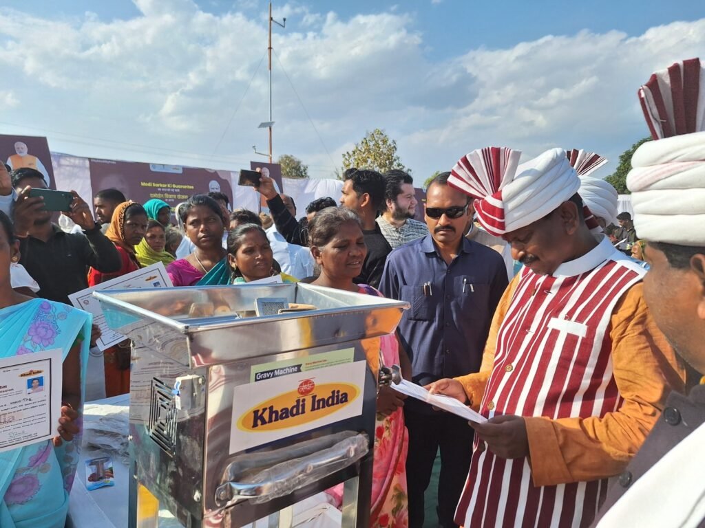 केंद्रीय मंत्री अर्जुन मुंडा ने खूंटी में ग्रामोद्योग योजना के तहत एक करोड़ 47 लाख के परिसंपत्तियों का किया वितरण 3 arjun