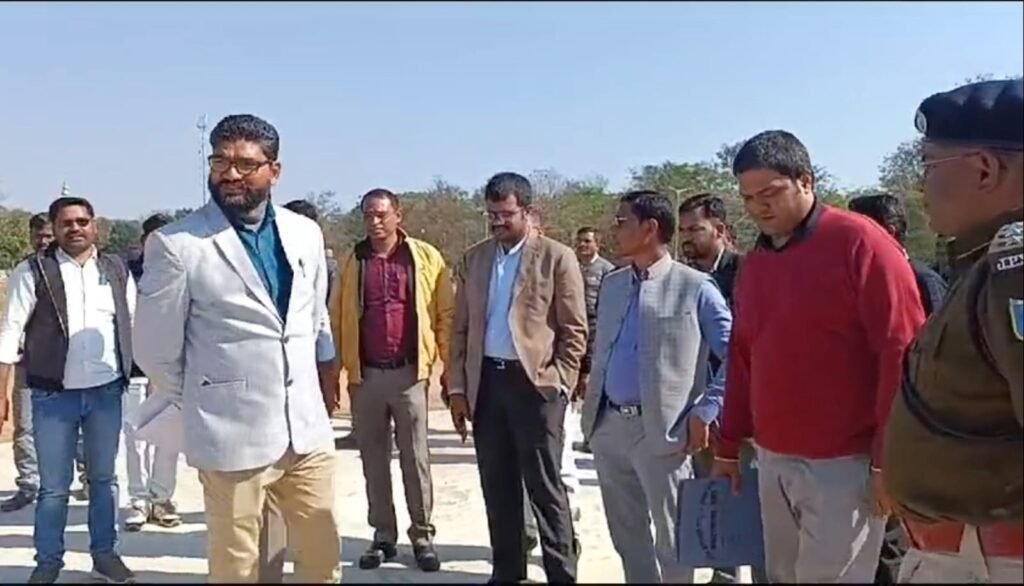 मुख्यमंत्री चंपाई सोरेन ईटखोरी महोत्सव का करेंगे शुभारंभ, अक्षरा सिंह और अल्ताफ राजा बिखेरेंगे कार्यक्रम में अपना जलवा 3 chatra dc sp