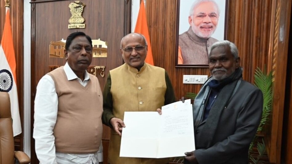 चंपई सोरेन की झारखंड में बनेगी सरकार, शुक्रवार को लेंगे मुख्यमंत्री पद की शपथ, राज्यपाल ने दिया न्यौता 2 cp radhakarishnan and champai soren