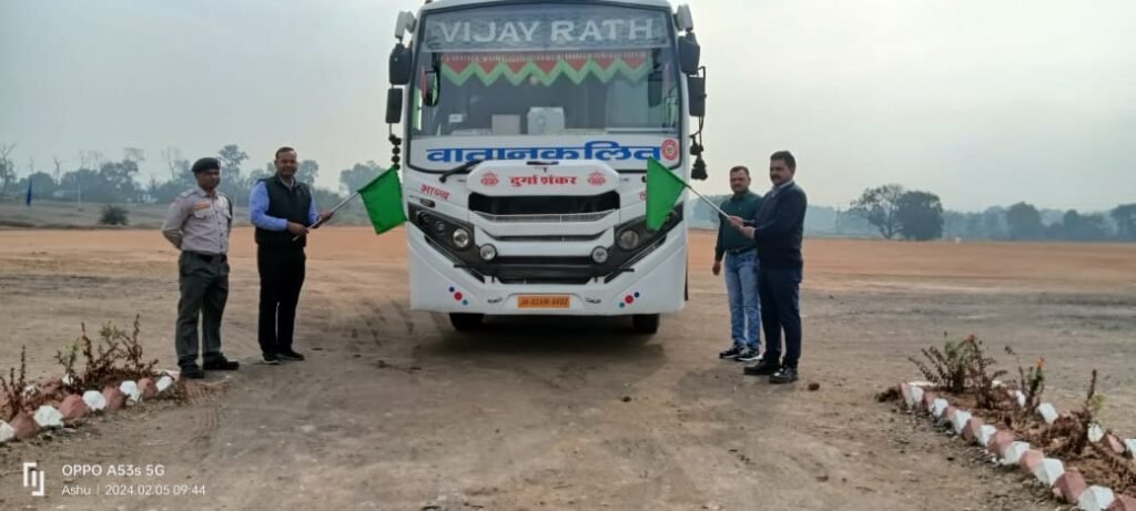 रोजगार से जोड़ने का सिलसिला जारी,पकरी बरवाडीह विस्थापितों की तीसरी बैच स्पेशल सिक्योरिटी ट्रेनिंग के लिए ओडिशा रवाना 2 hazaribagh1