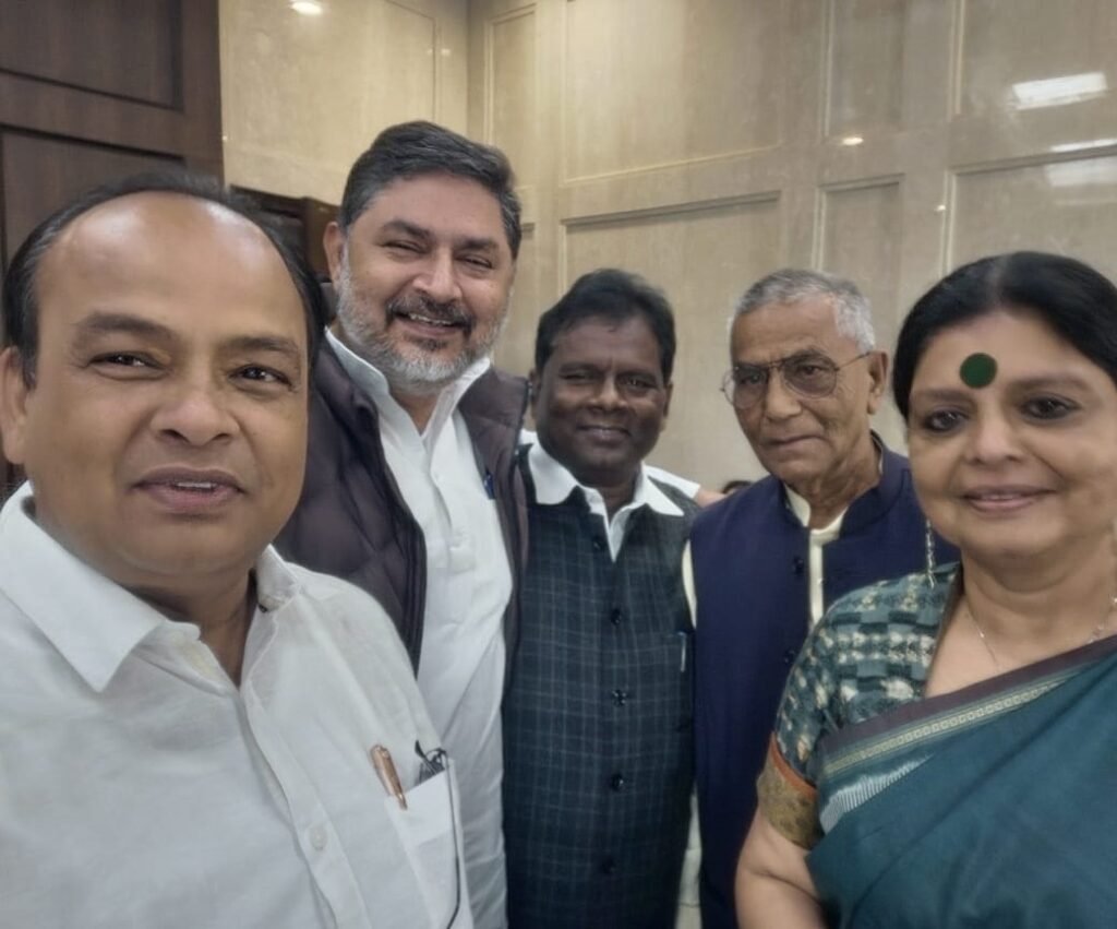 अगले दो दिनों में हो सकता है चंपई कैबिनेट का विस्तार, कांग्रेस कोटे में एक अतिरिक्त मंत्री का पद! इरफान और अकेला ने ठोकी दावेदारी 1 inc