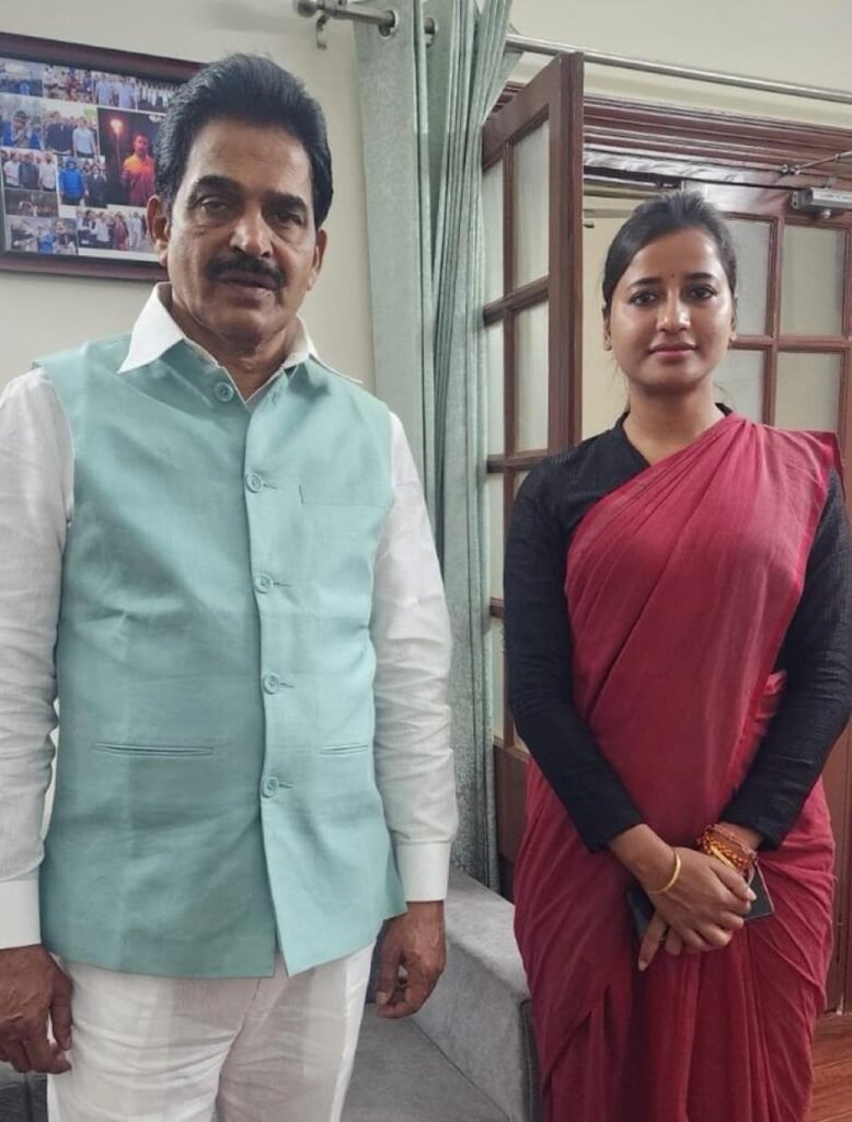 बुधवार को रांची लौटेंगे कांग्रेस के नाराज विधायक, केसी वेणुगोपाल के समझाने के बाद नाराजगी हो गई खत्म 3 kc venugopal amba prasad