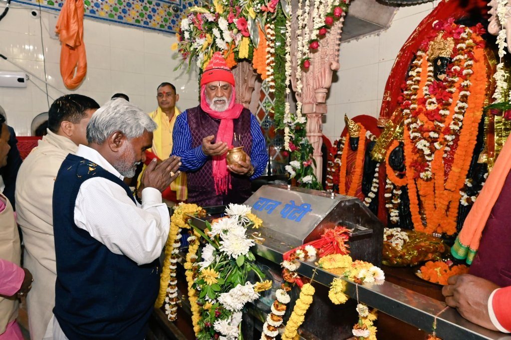 मुख्यमंत्री चंपाई सोरेन ने तीन दिवसीय ईटखोरी महोत्सव का किया उद्घाटन, मां भद्रकाली मंदिर में की पूजा अर्चना 2 maa bhadrakali 1