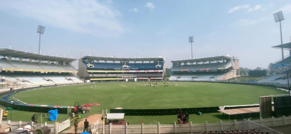 भारत और इंगलैंड के बीच तीसरा टेस्ट मैंच कल, स्पीनर का होगा दबदबा, दोनों टीमों ने मैदान पर बहाया पसीना 2 match