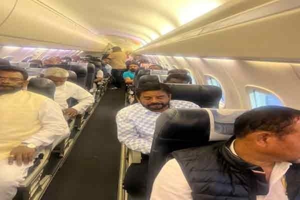 हैदराबाद से रांची लौटे JMM और कांगेस के विधायक, फ्लोर टेस्ट में लेंगे हिस्सा, दो विधायकों ने समर्थन देने से किया इंकार 2 mla ranchi