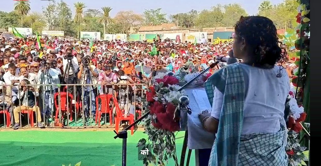 हेमंत सोरेन के विधानसभा क्षेत्र में कल्पना सोरेन ने BJP पर बोला हमला, कहा- आदिवासियों का आरक्षण छीनना चाहती है भाजपा 3 kalpna soren raily