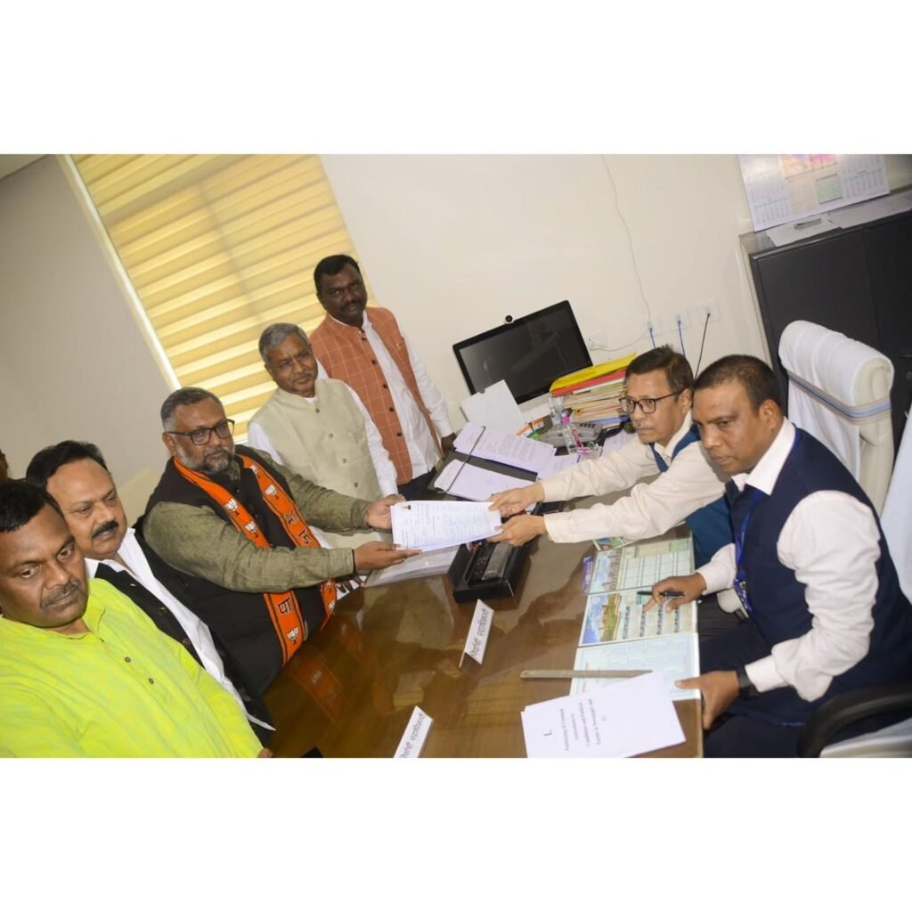 BJP के राज्यसभा उम्मीदवार प्रदीप वर्मा ने भरा नामांकन, बाबूलाल मरांडी समेत NDA के कई नेता रहे मौजूद 2 pradeep varma nomination