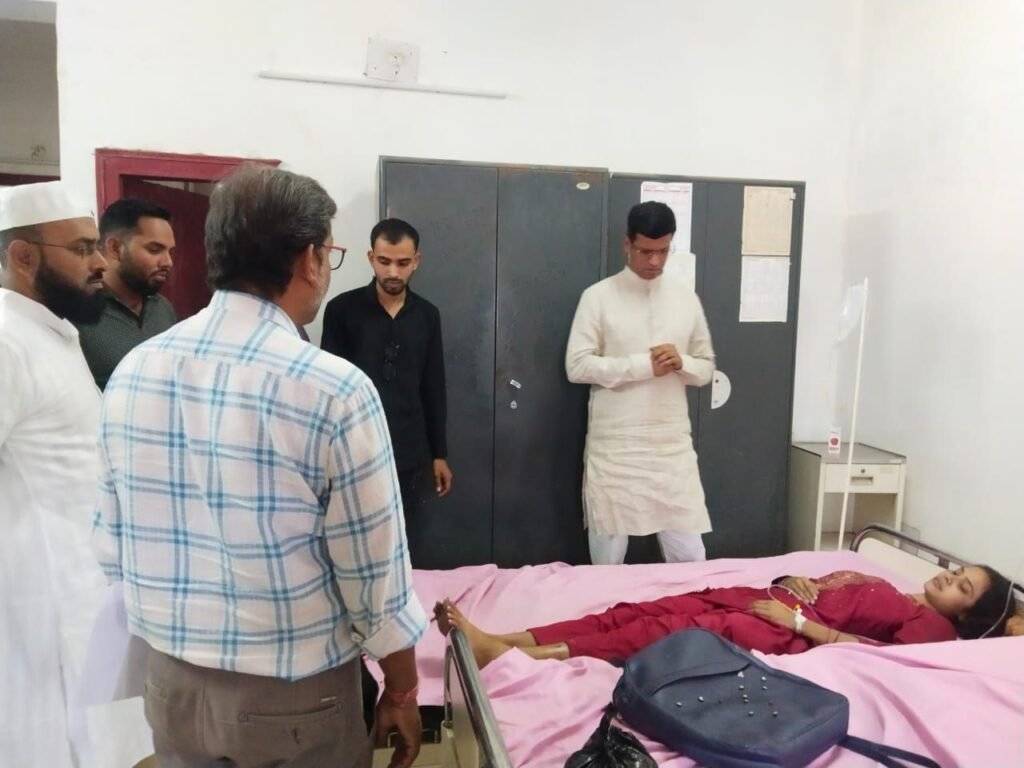 चतरा के संघरी घाटी में एक्सीडेंट, युवती समेत दो की मौत;कई मुसाफिर गंभीर तौर से घायल-दस सालों से खस्ताहाल है NH-22 3 IMG 5819